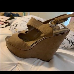Nude Wedges